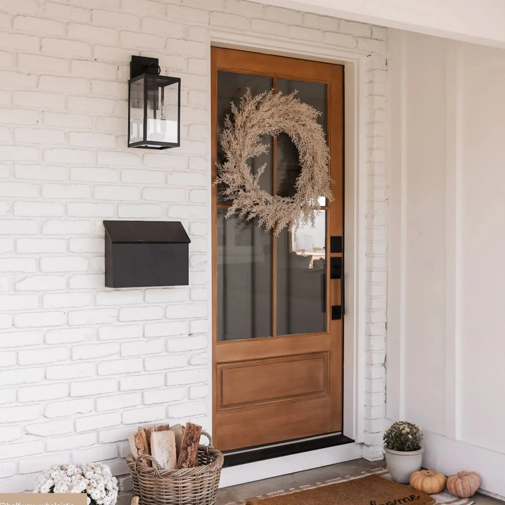 Metal Lantern Outdoor 2-Bulb Wall Light